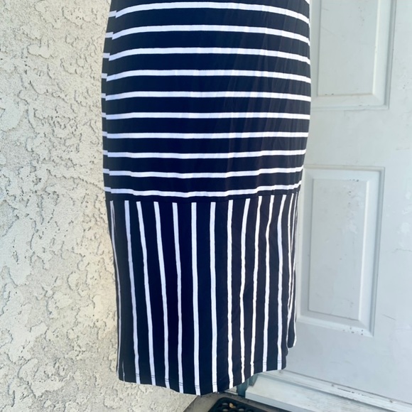 BRAND NEW LULAROE BLACK AND WHITE STRIPES DRESS - Picture 5 of 8